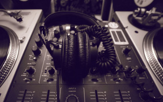 Dj mixing equipment headphones microphone - studio quality free wallpaper