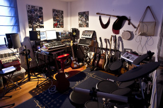 Musical room guitar equipment wall - musical free wallpaper