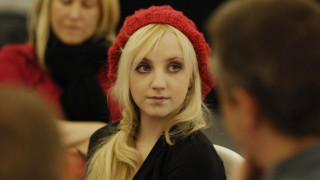 Woman red hat looking camera - the background and a woman free wallpaper