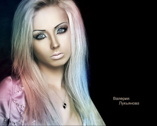 Blonde woman blue eyes pink 3 - blue eye free wallpaper