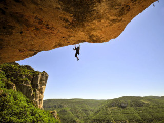 Man climbing cliff rope harness - a cliff free wallpaper for desktop
