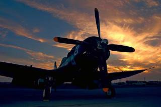 Plane airport tarmac sunset sky - f 8 aperture free wallpaper