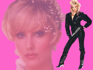 Woman black suit pink background - a picture of a woman free wallpaper