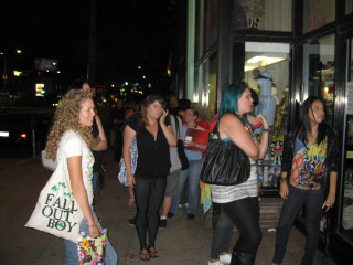 Group night people talking cell - a city street in the background free wallpaper