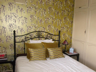 Bed white yellow black blanket - a white comforter free wallpaper
