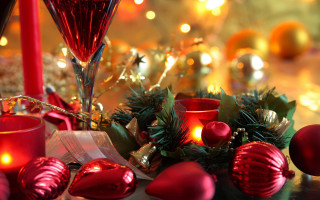 Red candles christmas decorations wine - rich free wallpaper