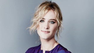 Blonde woman blue eyes blue - de stijl free wallpaper