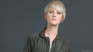 Woman blonde hair green shirt - contemporary fashion free wallpaper