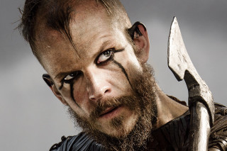 Bearded man makeup knife serious - holding free wallpaper