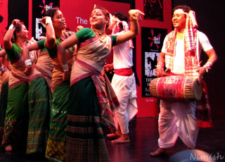 Group people stage drums woman - their hand and a woman free wallpaper