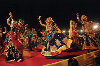 Costume dancers night stage lights - costume free wallpaper