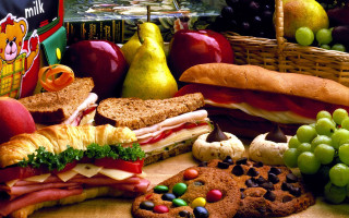 Sandwiches fruit table basket chips 2 - food photography free wallpaper