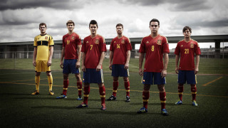 Men soccer field uniforms different 3 - foto realistic free wallpaper