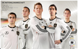 Soccer men uniforms arms crossed - constructivism free wallpaper