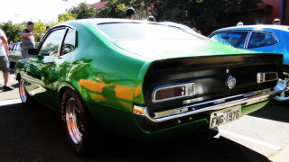 Green car blue car night - ed roth free wallpaper