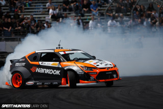 Car smoke track crowd stands - the stand behind free wallpaper