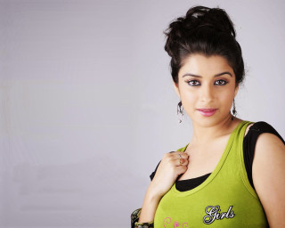 Woman green shirt black top - a black top free wallpaper