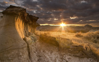 Sunset rocky outcropping field foreground - beautiful free wallpaper