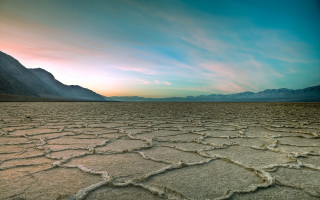 Desert landscape mountains blue sky 3 - a desert landscape free wallpaper