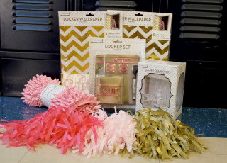 Toiletpaper pompom table stilllife product - product photo free wallpaper