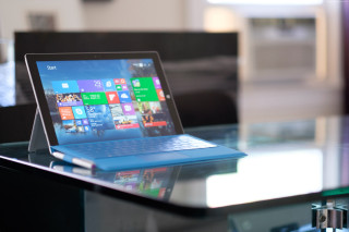 Laptop glass table top reflection - new free wallpaper