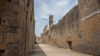 Narrow street stone wall clock - a narrow street free wallpaper