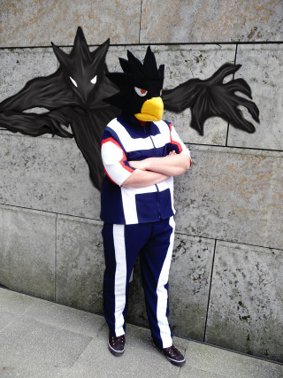 Man costume wall bird head - free halloween wallpaper