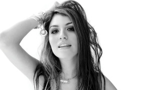 Woman long hair necklace posing 6 - long hair and a necklace free wallpaper
