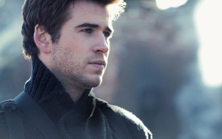 Man black sweater black tie - a blurry background free wallpaper