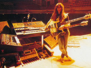 Woman keyboard case room instruments - michael kaluta free wallpaper