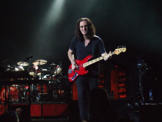 Man stage red guitar microphone - eric peterson free wallpaper
