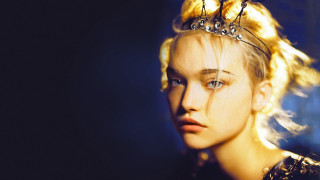 Woman crown butterfly darkroom gothic - a crown free wallpaper