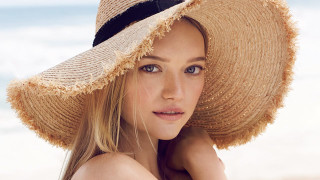 Woman hat beach arms neck - her arm free wallpaper
