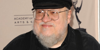 Bearded man glasses black hat - black shirt free wallpaper