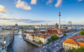 City river bridge tower background - a tower in the background free wallpaper