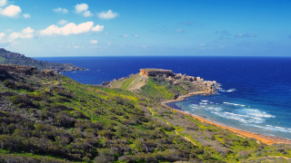 Beach castle hill ocean blue - scenic free wallpaper