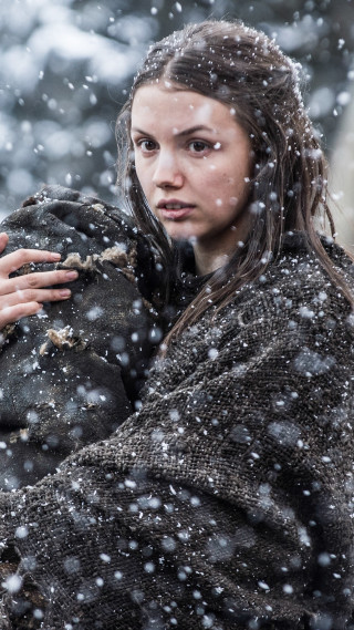 Woman coat snow aurora star - the snow free wallpaper