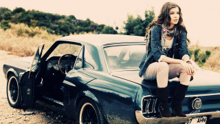 Woman sitting car legs crossed - vintage free wallpaper