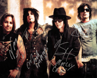 Group people signed items building - a building free wallpaper