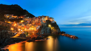 City cliff ocean night lights - a cliff above the ocean free wallpaper