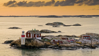 Small red house rock ocean - carl gustaf pilo free wallpaper