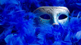 Blue mask feathers clock face - bourgeoi free wallpaper