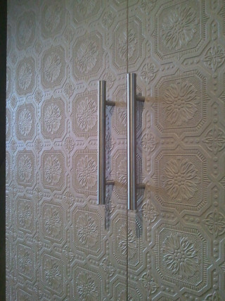 Door handle pattern wall cat - fine detail free wallpaper