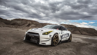 White sports car desert cloudy 2 - a desert area free wallpaper
