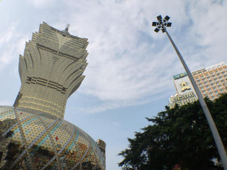 Tall building flower top street - an art deco sculpture free wallpaper