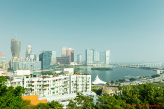City bridge river buildings foreground - a few building free wallpaper