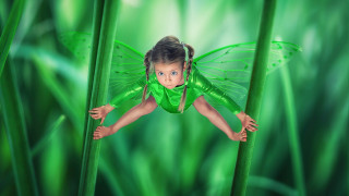 Little girl green plant background - a little girl free wallpaper