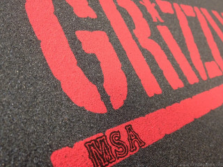 Red black street sign strike - gritty free wallpaper