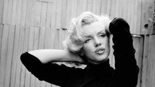 Blonde woman posing picture hand 2 - alfred eisenstaedt free wallpaper