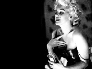 Woman dress perfume smile blackbackground - feminine free wallpaper